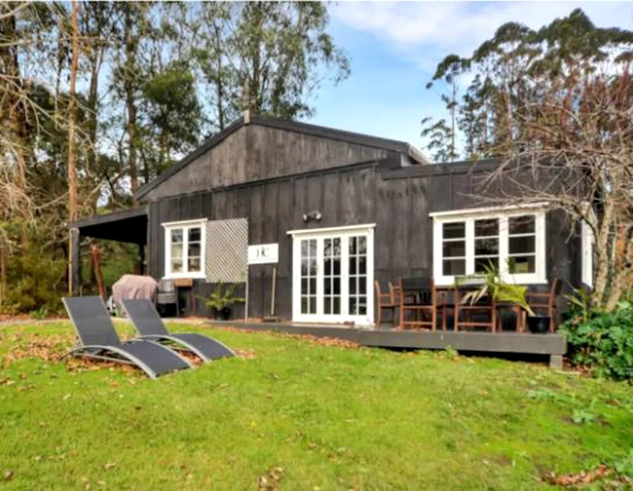 Countryside Cottage Retreat near Tawharanui Regional Park in North Island