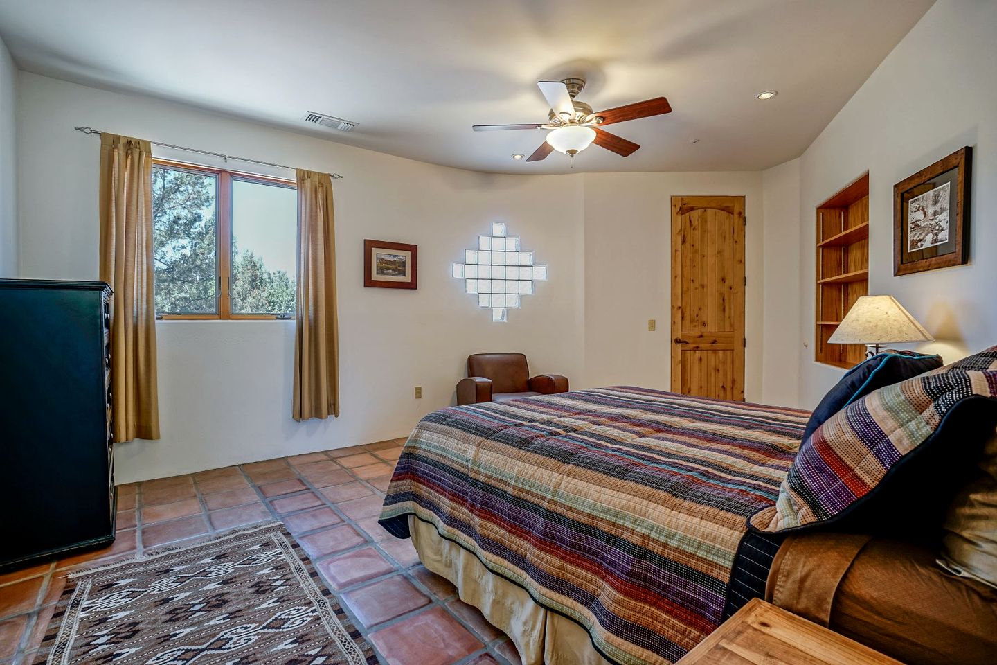 Peaceful Secluded Vacation Rental with Pizza Oven and Stunning Views in Village of Oak Creek, Arizona