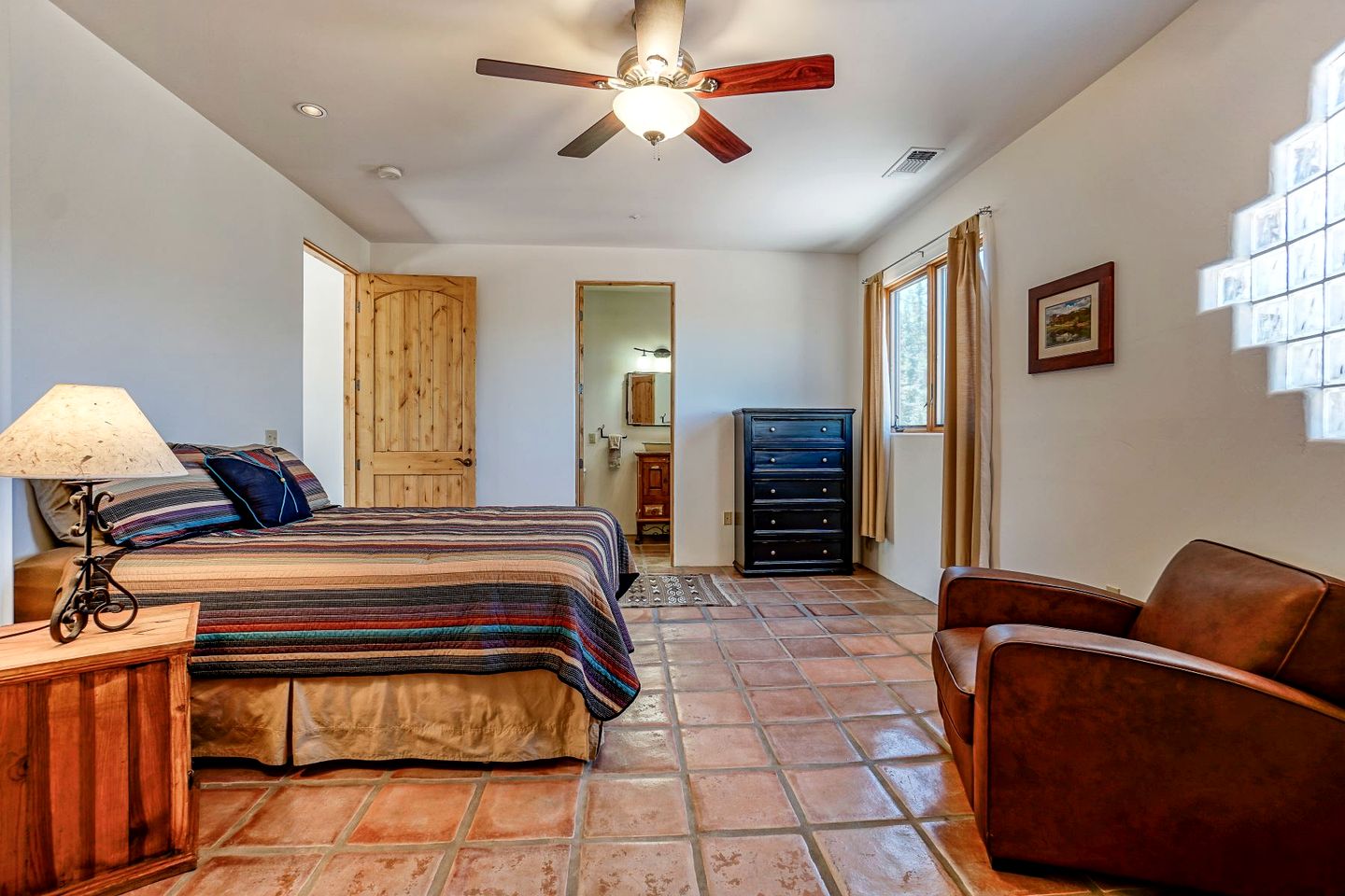 Peaceful Secluded Vacation Rental with Pizza Oven and Stunning Views in Village of Oak Creek, Arizona