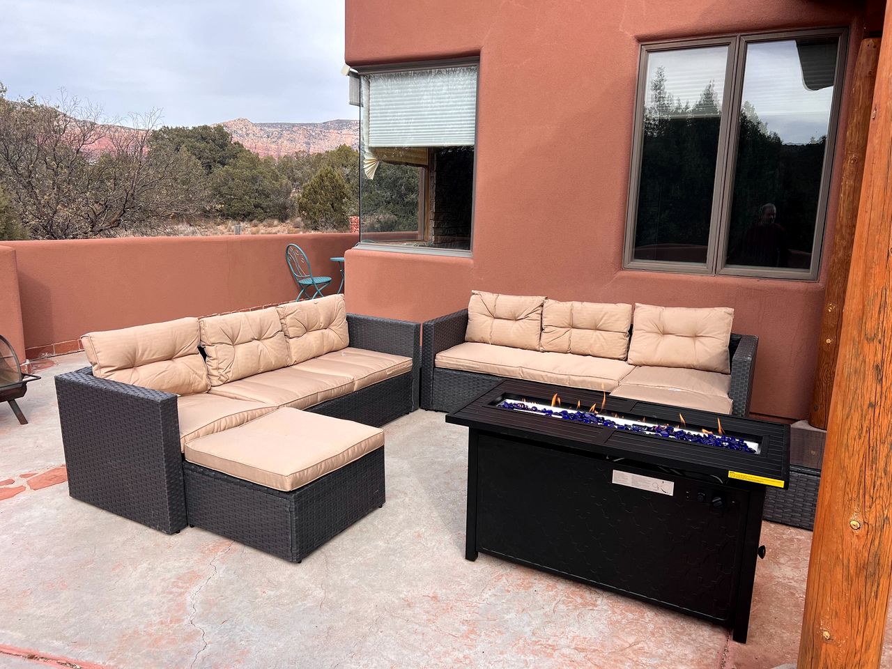 Peaceful Secluded Vacation Rental with Pizza Oven and Stunning Views in Village of Oak Creek, Arizona