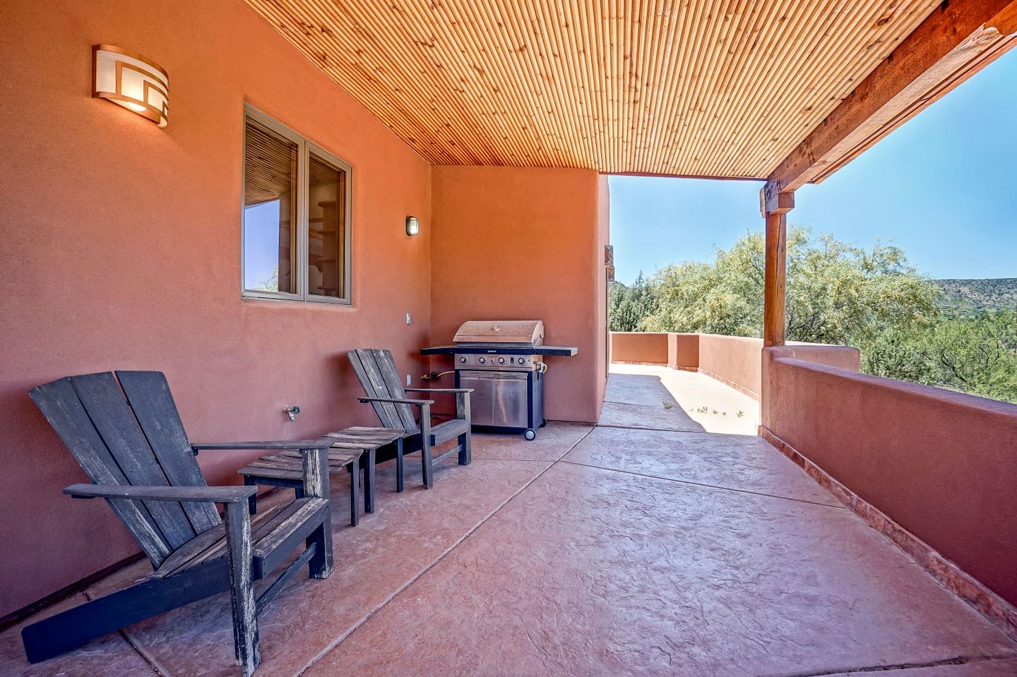 Peaceful Secluded Vacation Rental with Pizza Oven and Stunning Views in Village of Oak Creek, Arizona