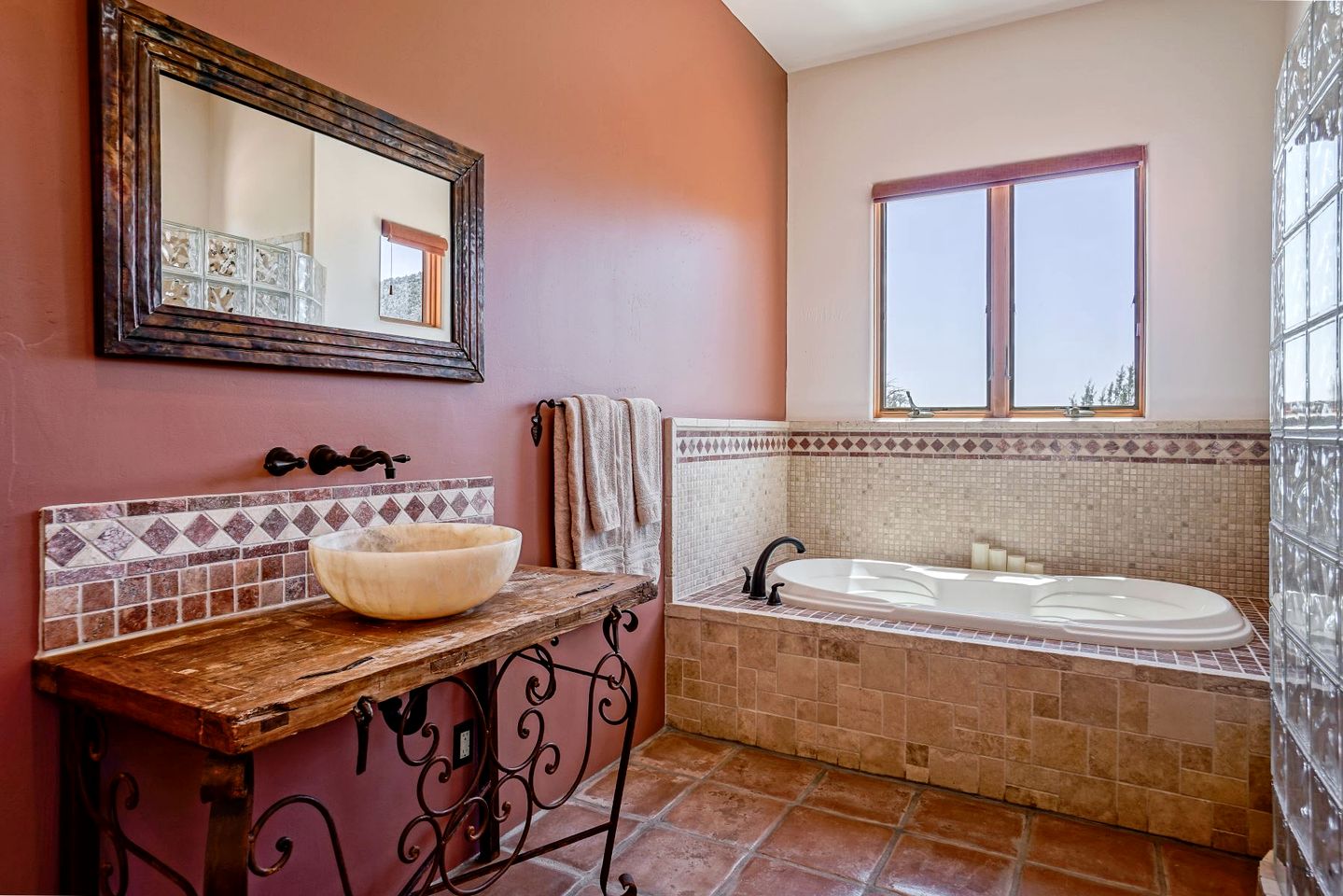 Peaceful Secluded Vacation Rental with Pizza Oven and Stunning Views in Village of Oak Creek, Arizona