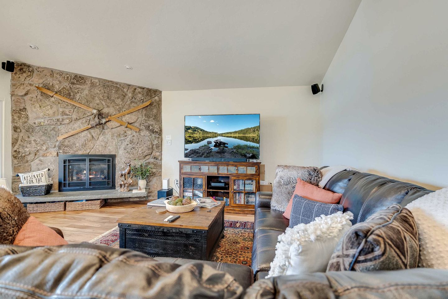 Serene Nordic-Inspired Lakeside Retreat with Panoramic Mountain Views Near Breckenridge, Dillon, Colorado