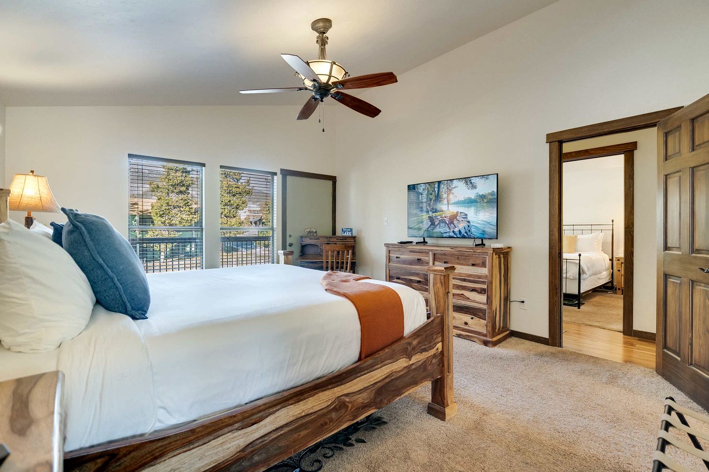 Serene Nordic-Inspired Lakeside Retreat with Panoramic Mountain Views Near Breckenridge, Dillon, Colorado