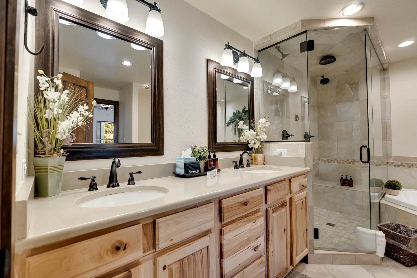 Serene Nordic-Inspired Lakeside Retreat with Panoramic Mountain Views Near Breckenridge, Dillon, Colorado