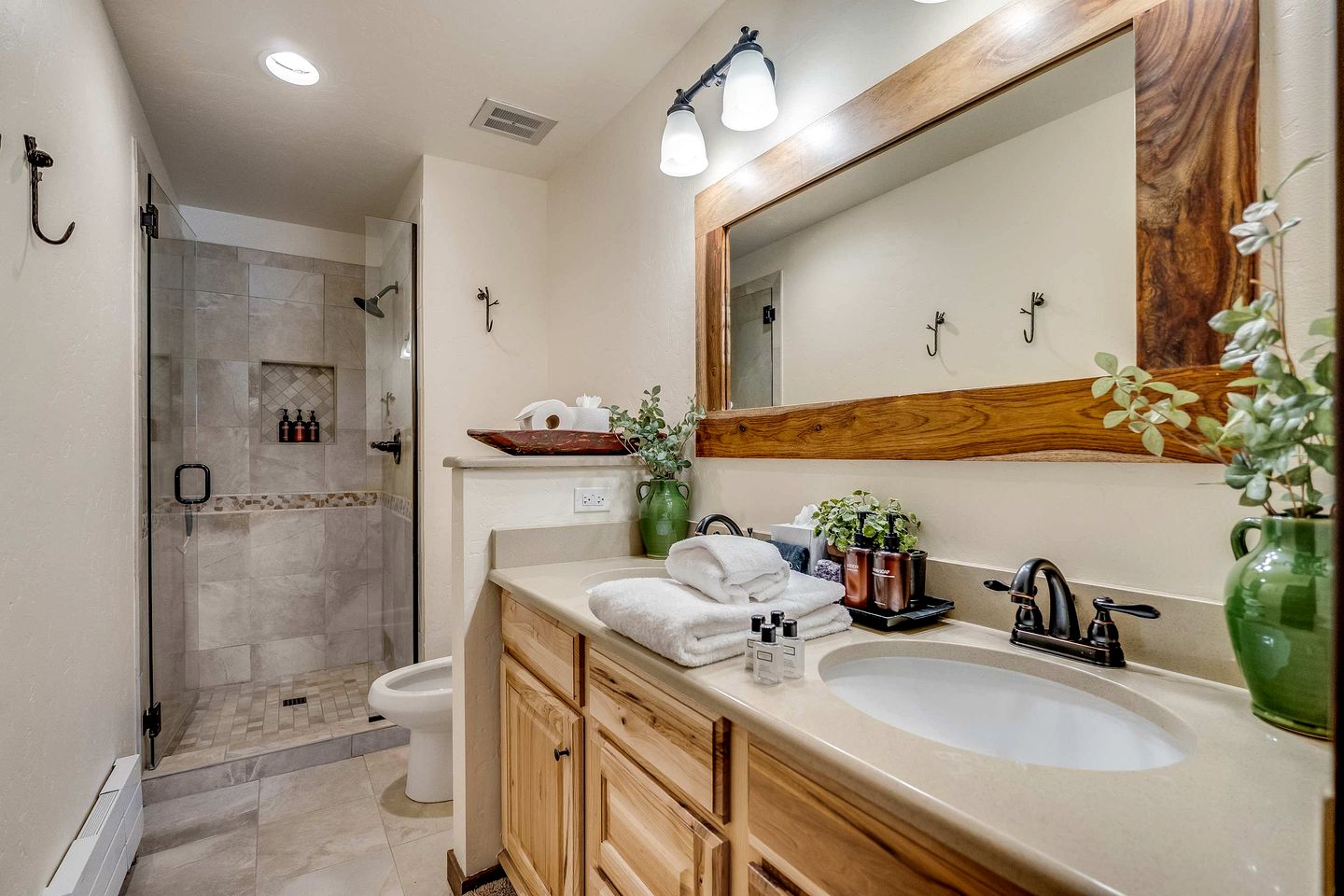 Serene Nordic-Inspired Lakeside Retreat with Panoramic Mountain Views Near Breckenridge, Dillon, Colorado