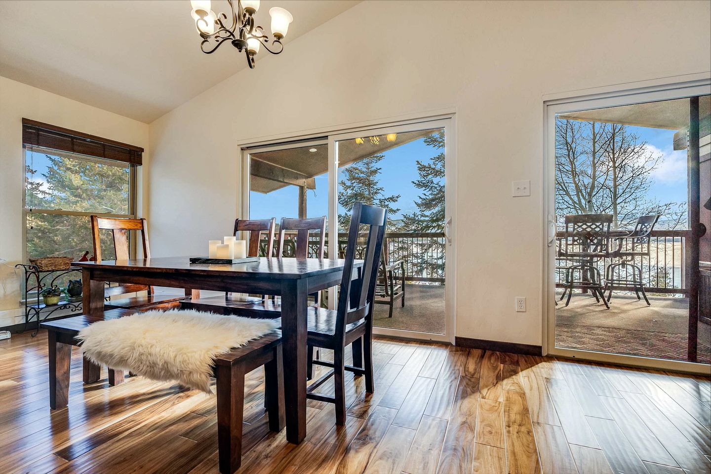 Serene Nordic-Inspired Lakeside Retreat with Panoramic Mountain Views Near Breckenridge, Dillon, Colorado