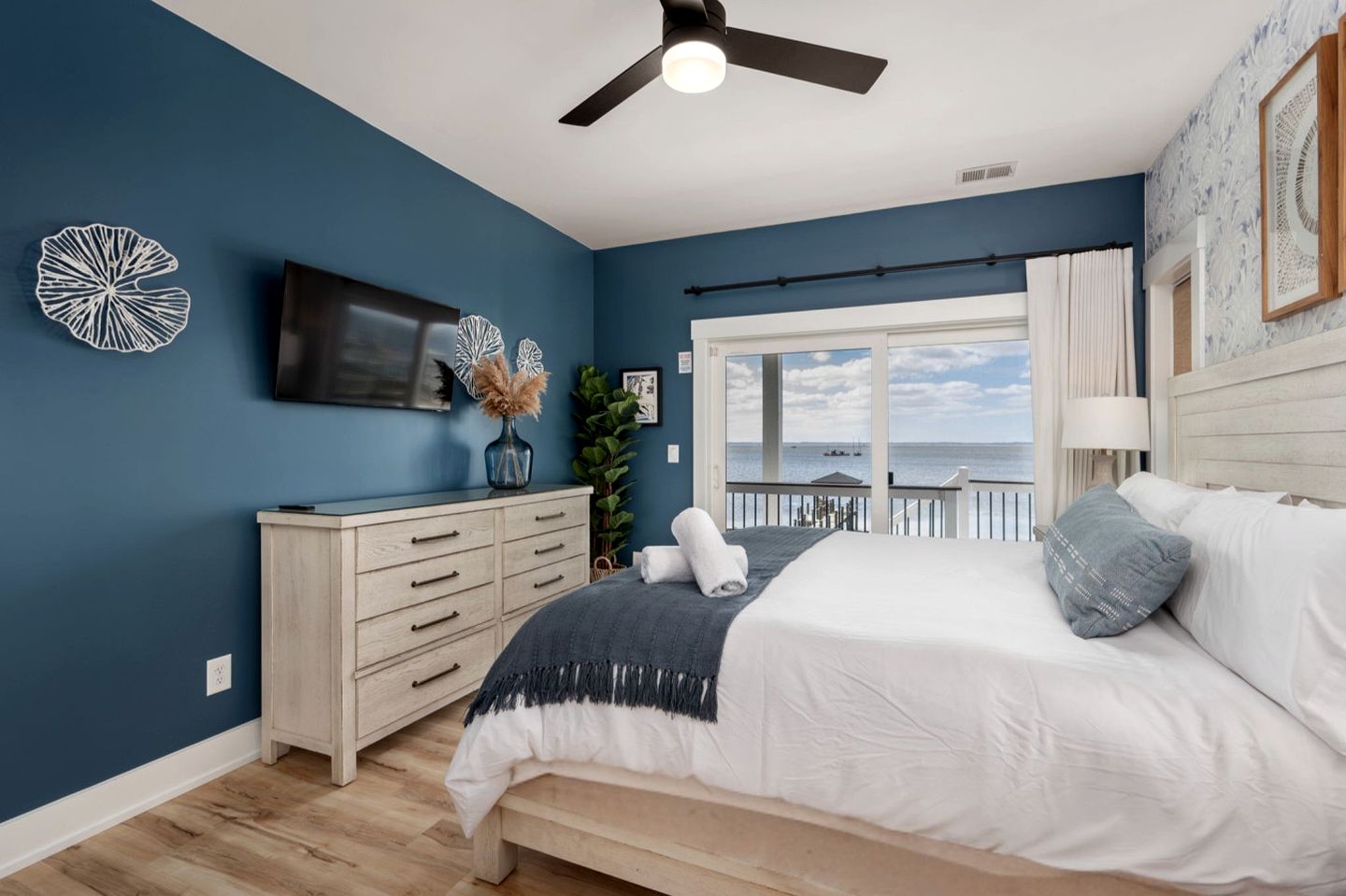 Incredible Spacious Beach House with Stunning Views for an Amazing Family Getaway in Corolla, North Carolina