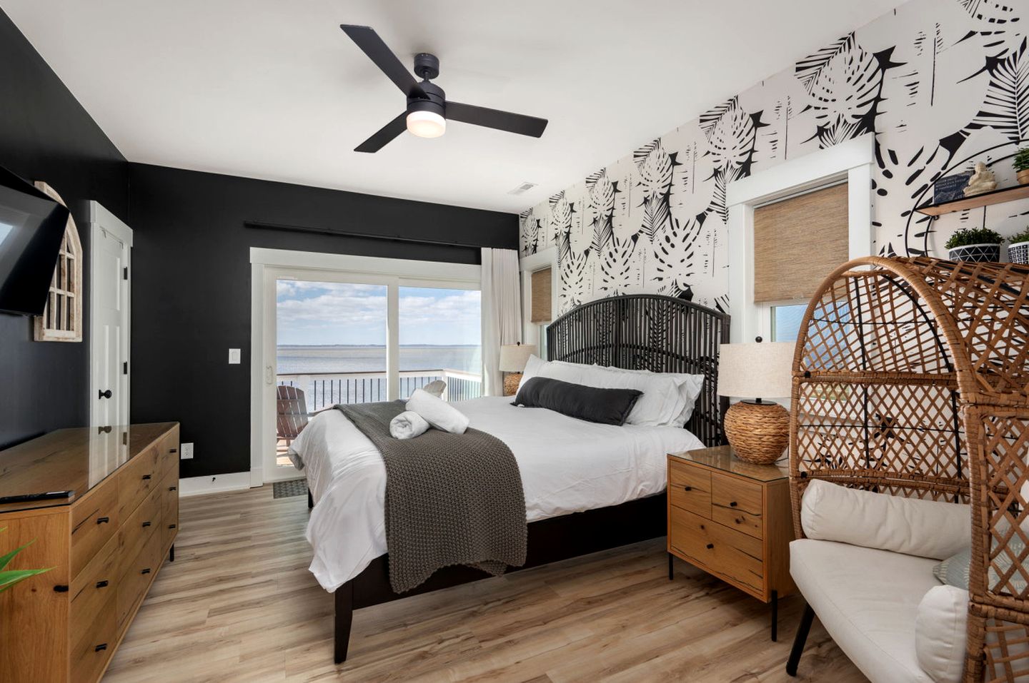 Incredible Spacious Beach House with Stunning Views for an Amazing Family Getaway in Corolla, North Carolina