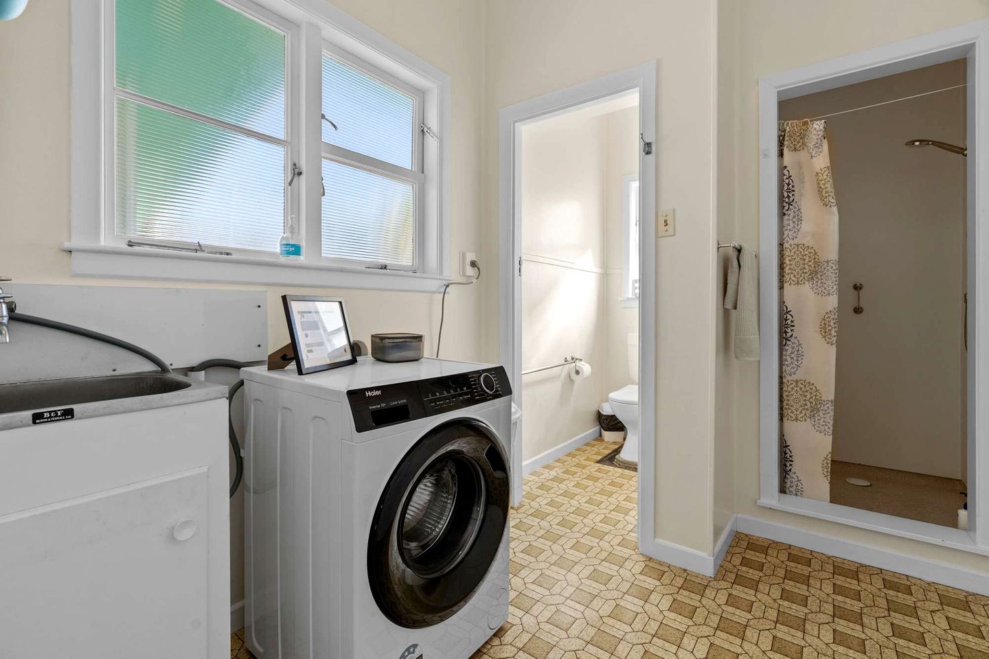 Stunning Coastal Holiday Home with Ocean Views, Games Room, Near Waihi Beach, New Zealand