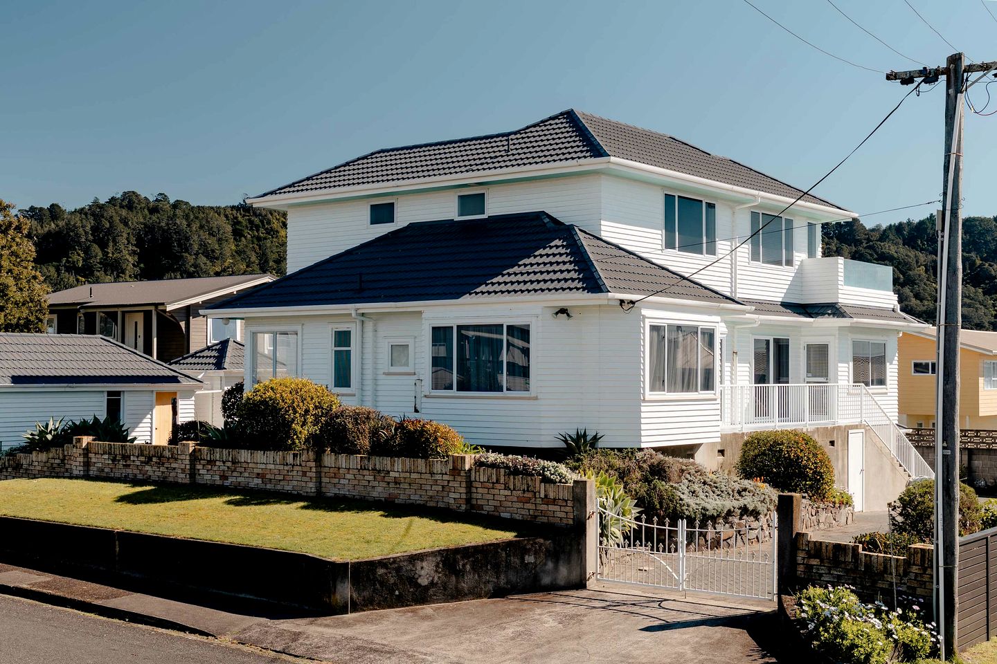 Stunning Coastal Holiday Home with Ocean Views, Games Room, Near Waihi Beach, New Zealand