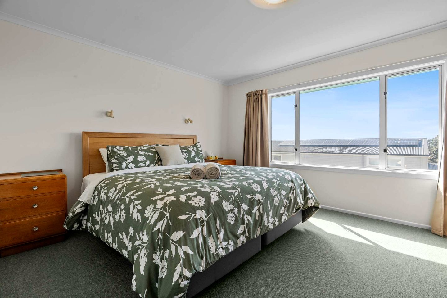 Stunning Coastal Holiday Home with Ocean Views, Games Room, Near Waihi Beach, New Zealand