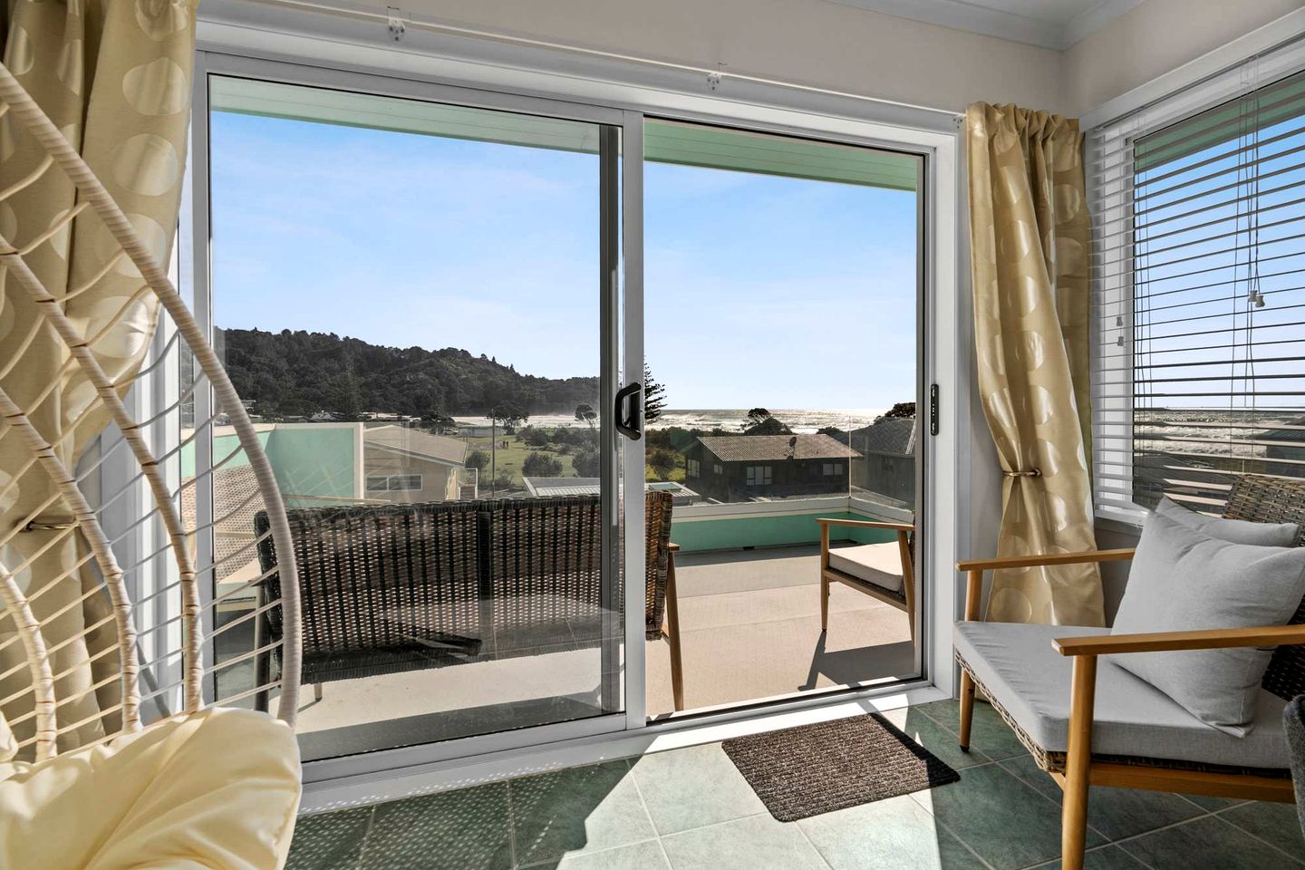 Stunning Coastal Holiday Home with Ocean Views, Games Room, Near Waihi Beach, New Zealand