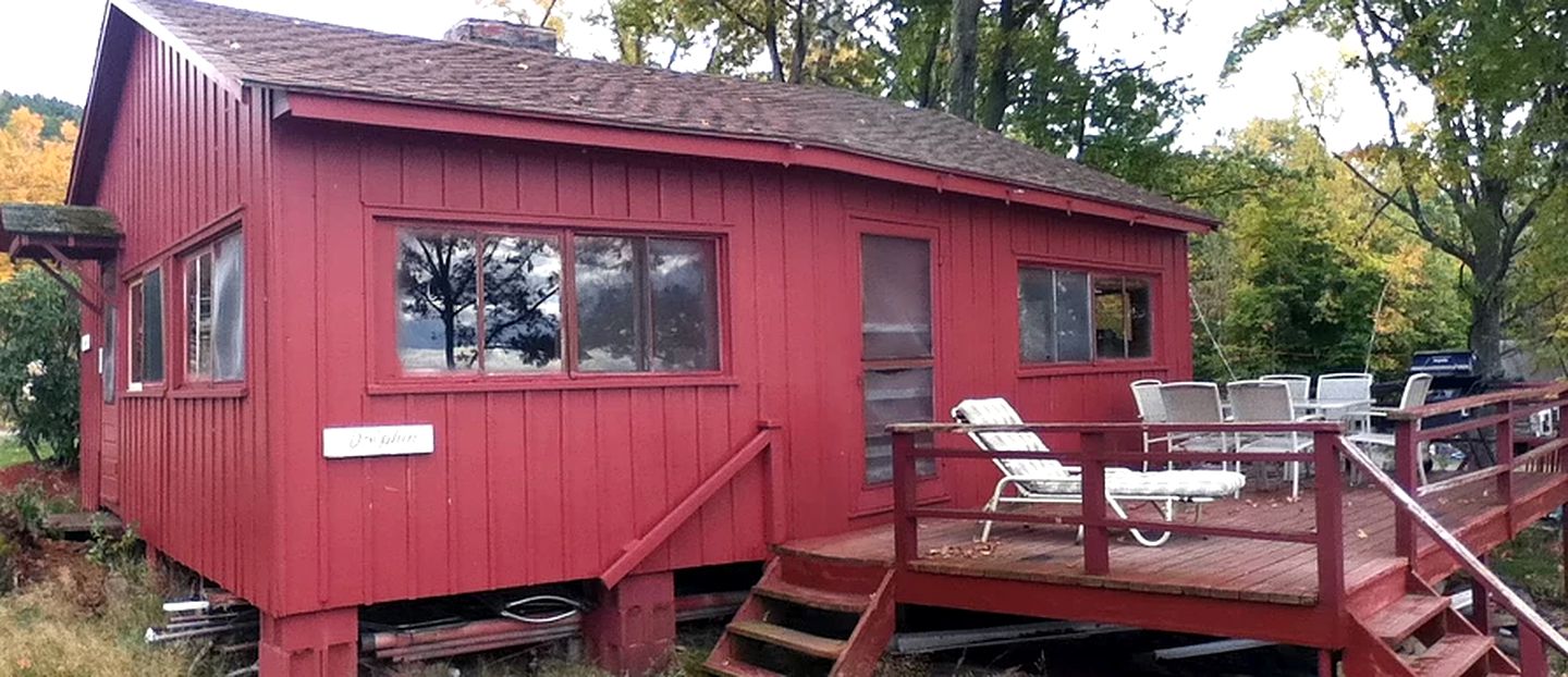 Cabins (Northville, New York, United States)