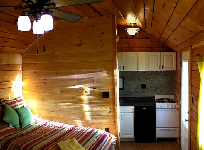 Cabins (Northville, New York, United States)