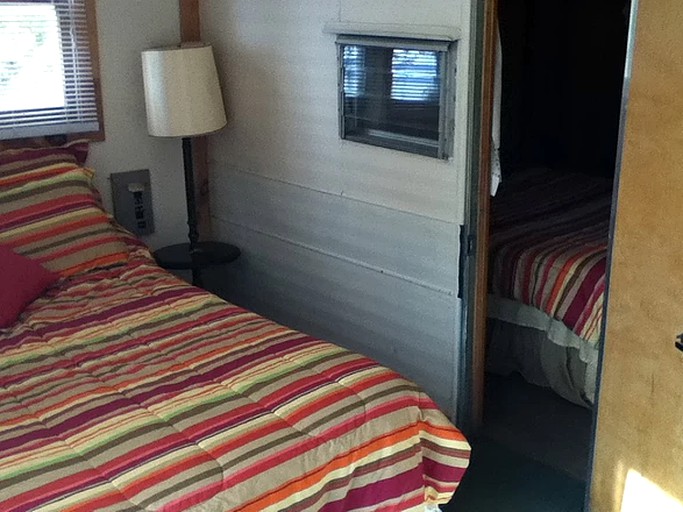 Cabins (Northville, New York, United States)