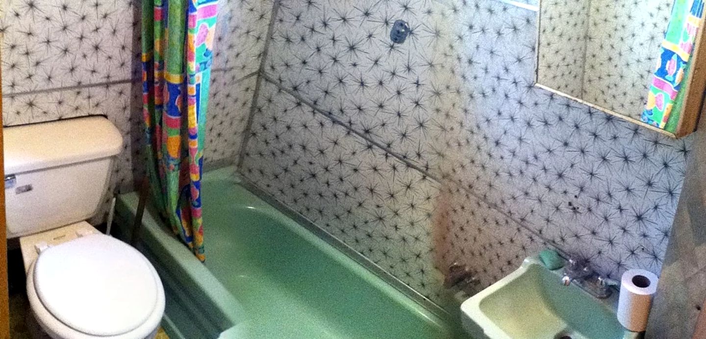 Rustic Cabin Beside the Great Sacandaga Lake in Northville, New York