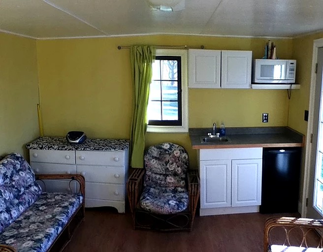 Cabins (Northville, New York, United States)