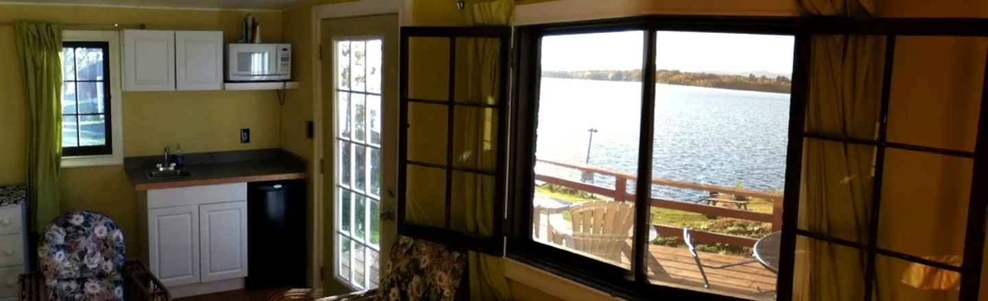 Comfortable Cabin Right on Great Sacandaga Lake in Northville, New York