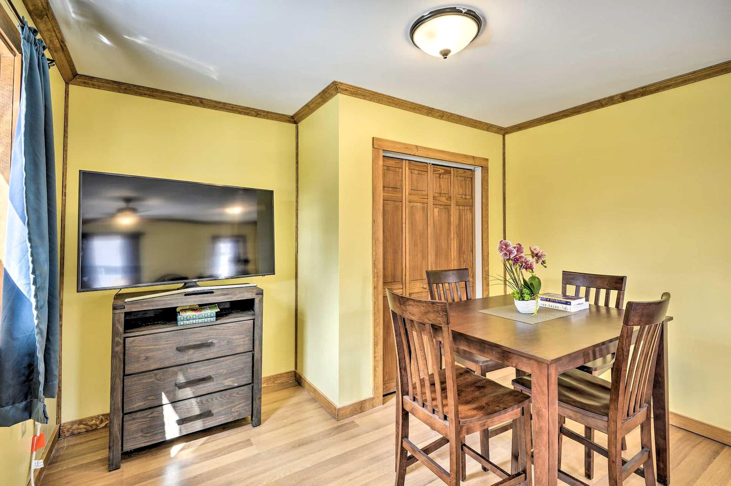 Cozy Room Rental for a Couples' Getaway in the Poconos, Pennsylvania