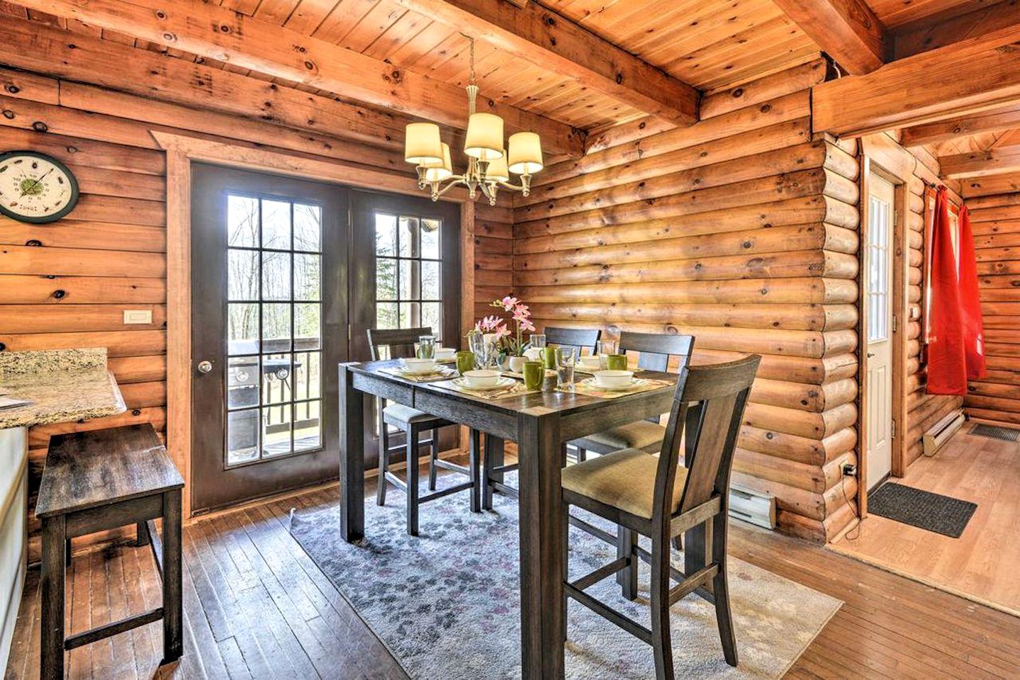 Delightful Log Cabin in the Pocono Mountains near Scranton, Pennsylvania