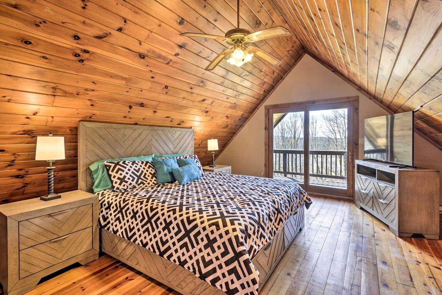Delightful Log Cabin in the Pocono Mountains near Scranton, Pennsylvania