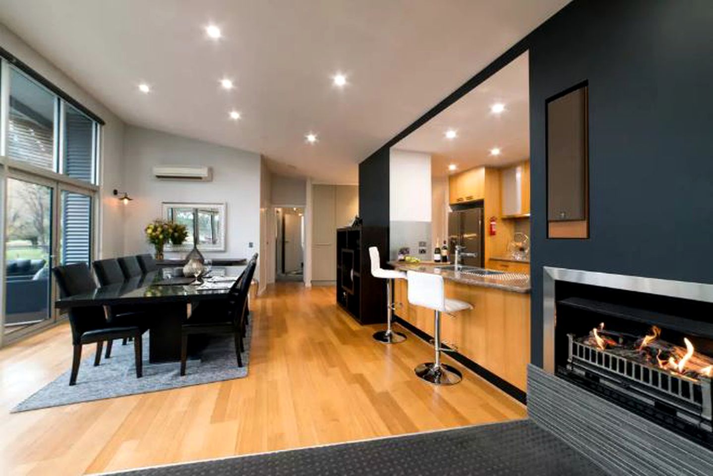 Romantic Luxury Villa with a Spa, Central to Halls Gap, Victoria