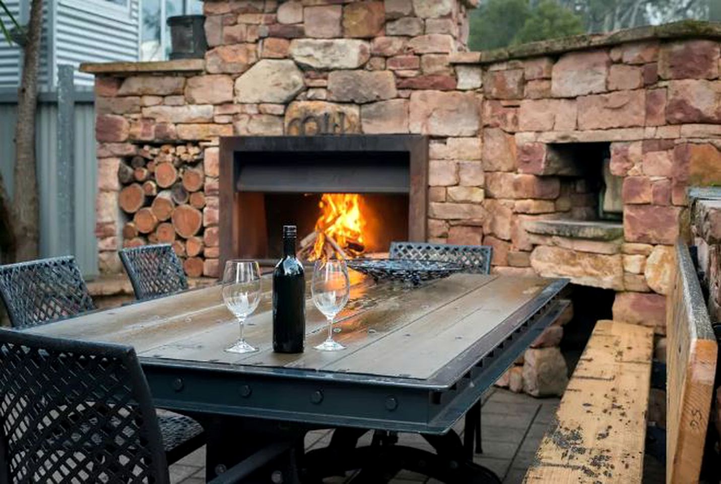 Romantic Luxury Villa with a Spa, Central to Halls Gap, Victoria
