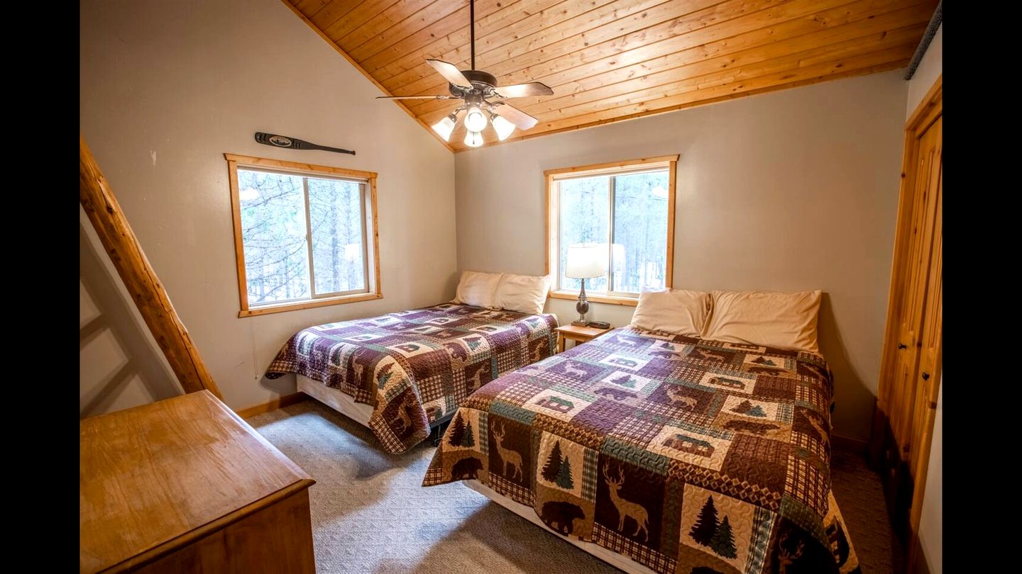 Cozy Island Park Cabin with Hot Tub & Lake Access near Rentals in Island Park, Idaho
