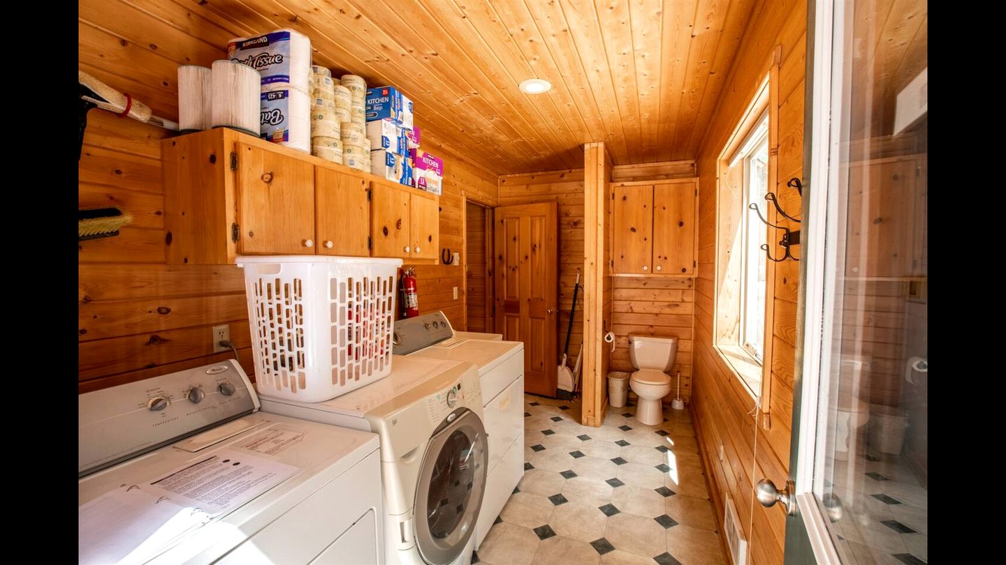 Cozy Island Park Cabin with Hot Tub & Lake Access near Rentals in Island Park, Idaho