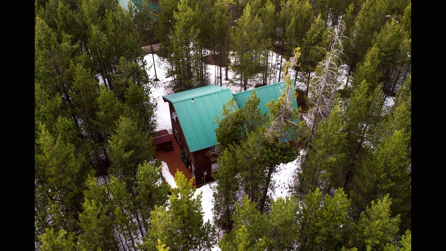 Cozy Island Park Cabin with Hot Tub & Lake Access near Rentals in Island Park, Idaho