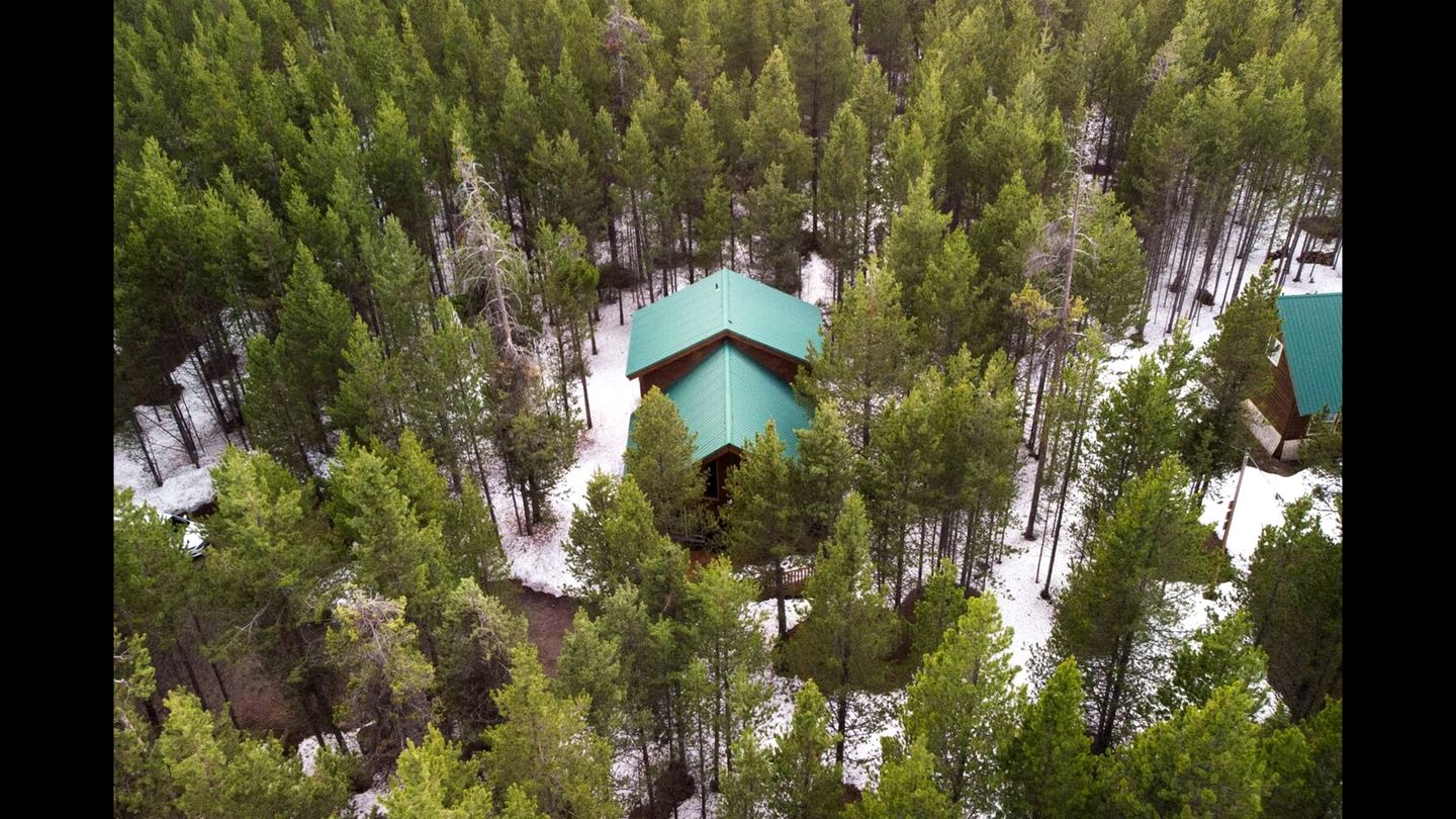Cozy Island Park Cabin with Hot Tub & Lake Access near Rentals in Island Park, Idaho