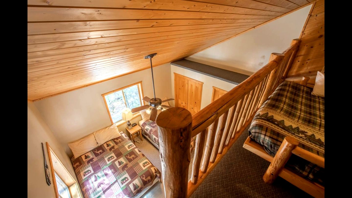 Cozy Island Park Cabin with Hot Tub & Lake Access near Rentals in Island Park, Idaho