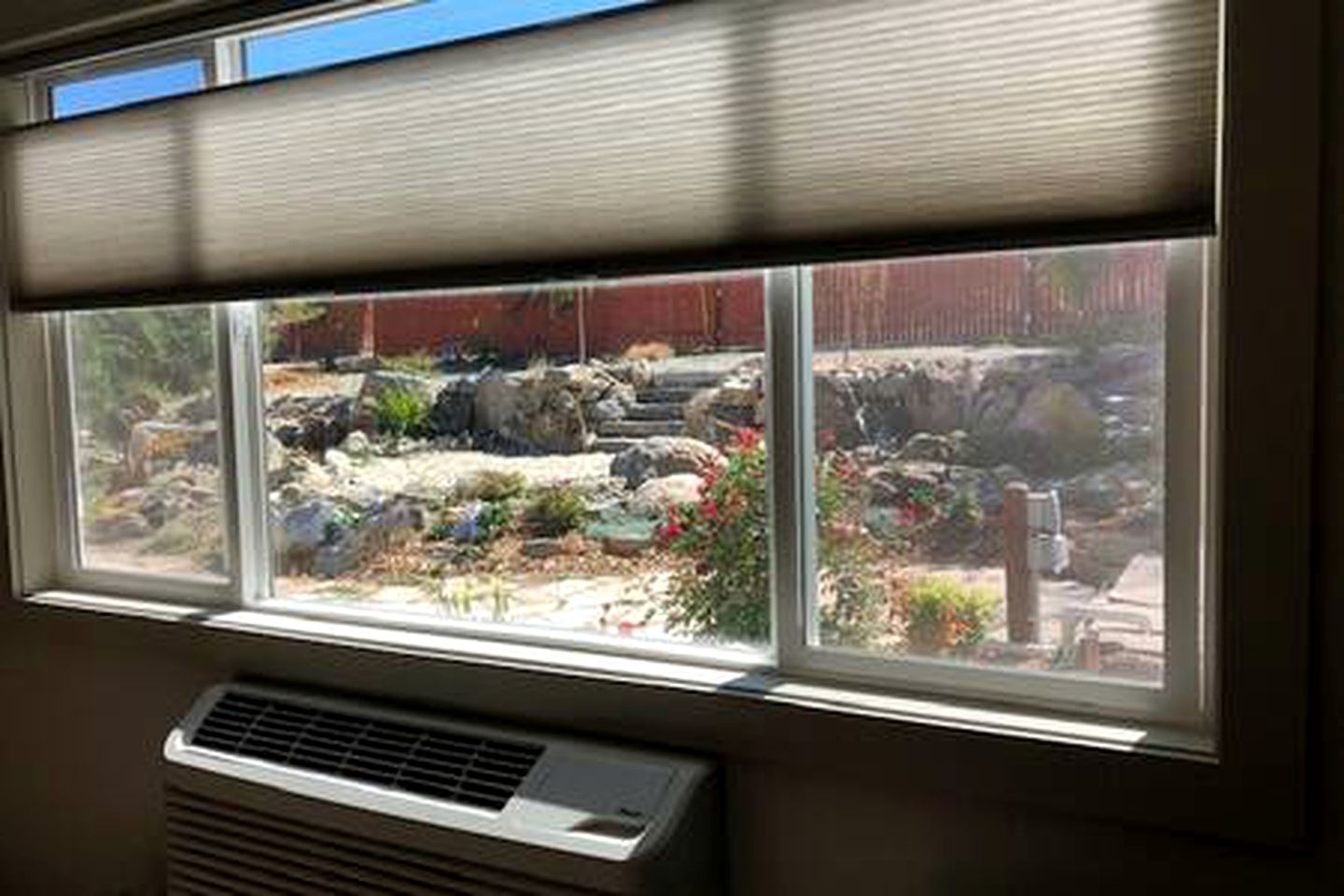 Serene Spacious Cabin with Hot Tub for an Unforgettable Group Trip in North San Juan, California