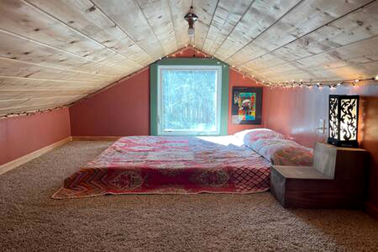 Serene Spacious Cabin with Hot Tub for an Unforgettable Group Trip in North San Juan, California