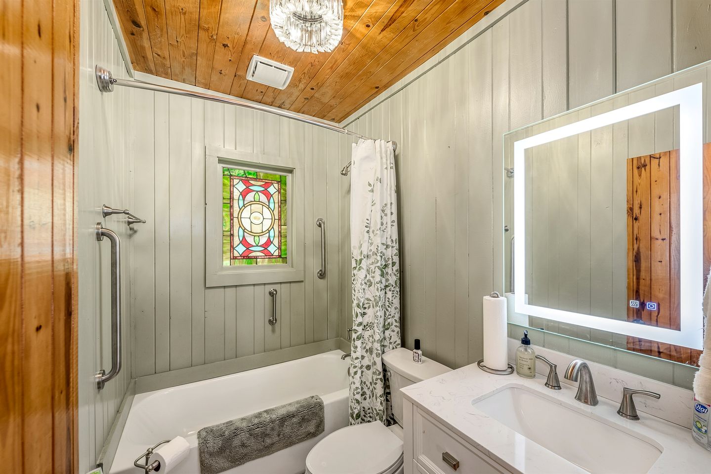 Ideal Designed Cottage with Hot-Tub and Private Garden in Mentone, Alabama