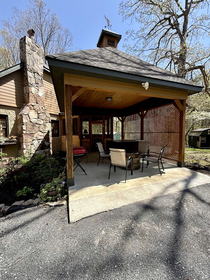 Ideal Designed Cottage with Hot-Tub and Private Garden in Mentone, Alabama