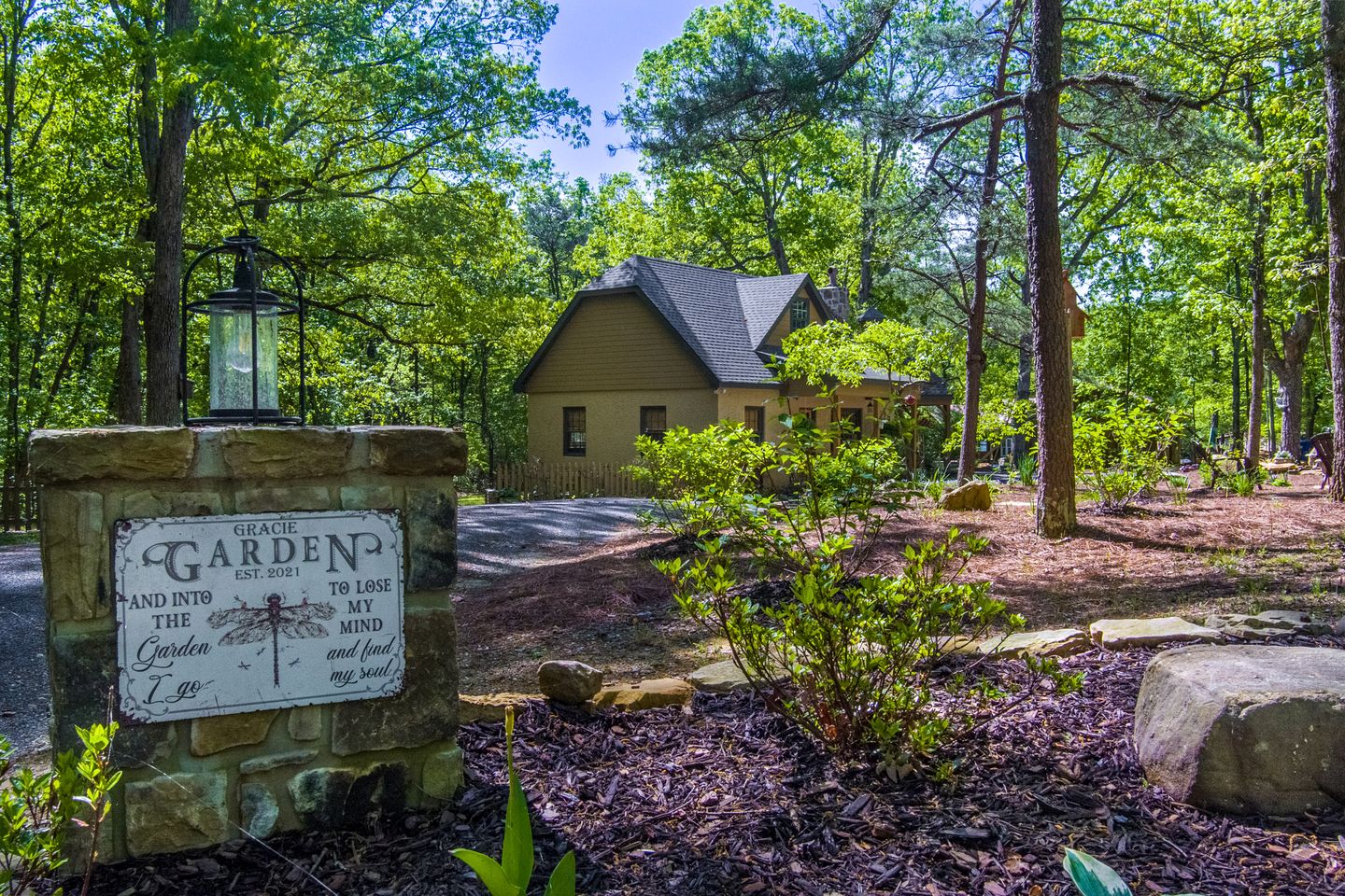 Ideal Designed Cottage with Hot-Tub and Private Garden in Mentone, Alabama