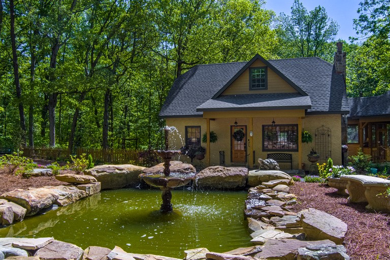 Ideal Designed Cottage with Hot-Tub and Private Garden in Mentone, Alabama