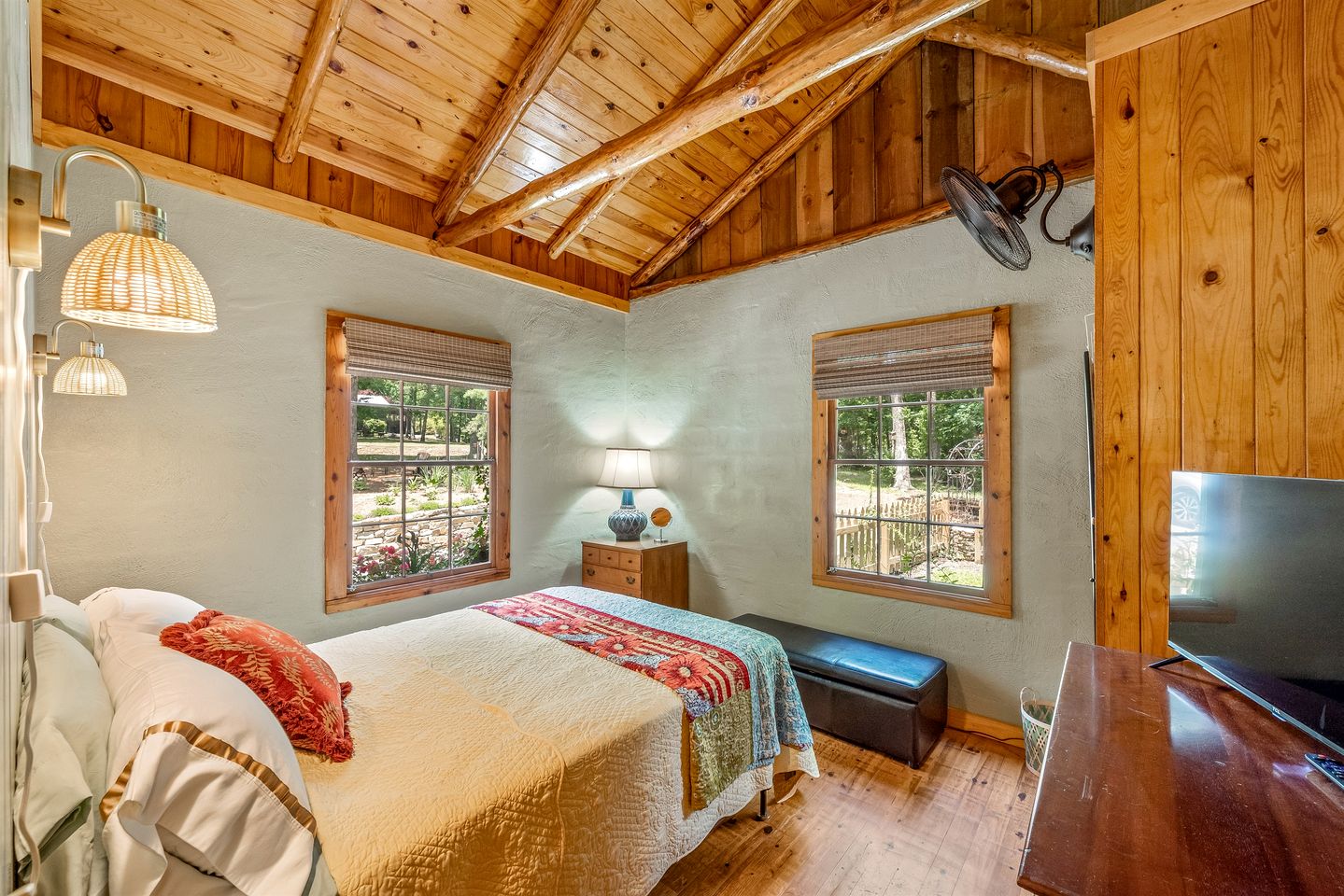 Ideal Designed Cottage with Hot-Tub and Private Garden in Mentone, Alabama