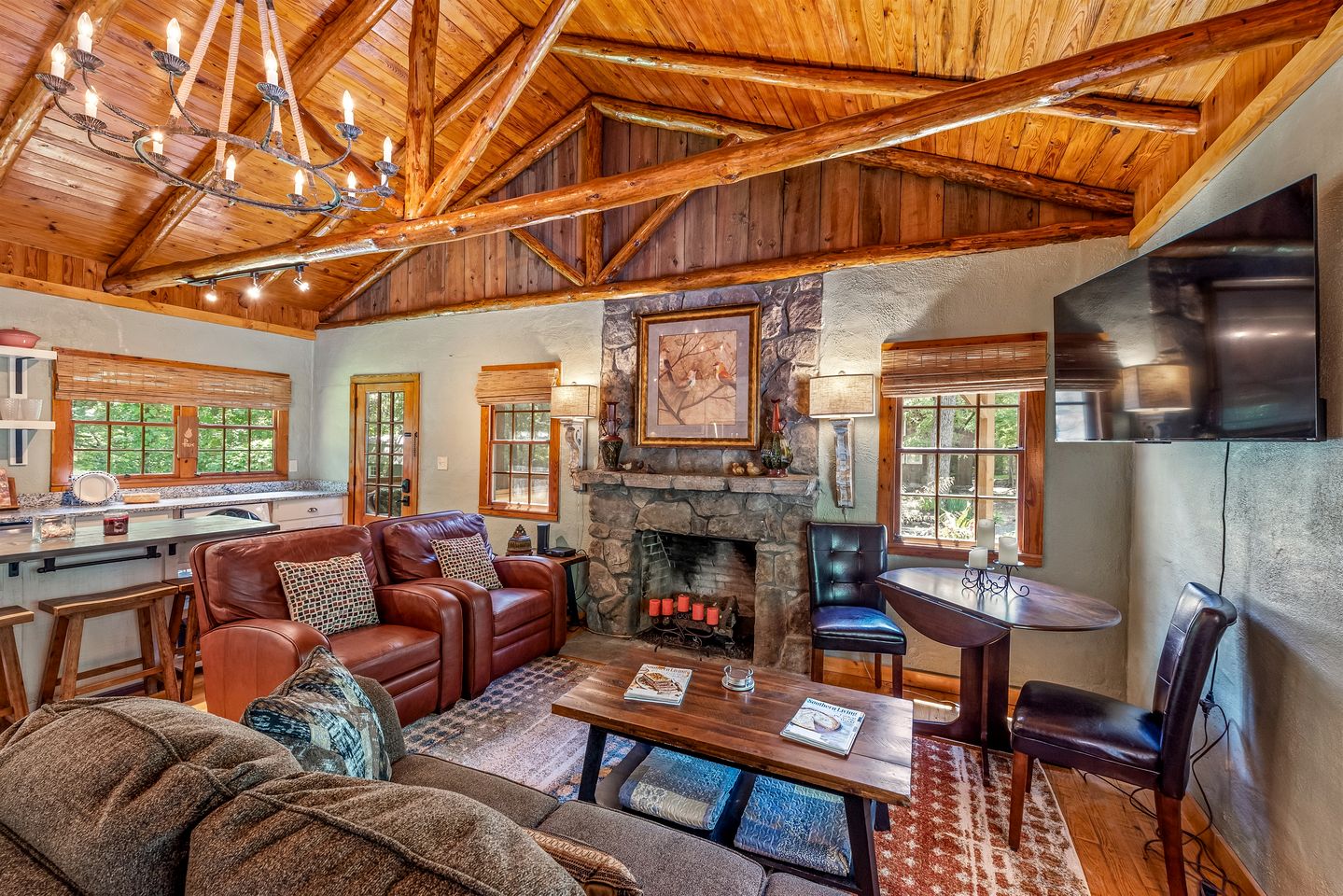 Ideal Designed Cottage with Hot-Tub and Private Garden in Mentone, Alabama