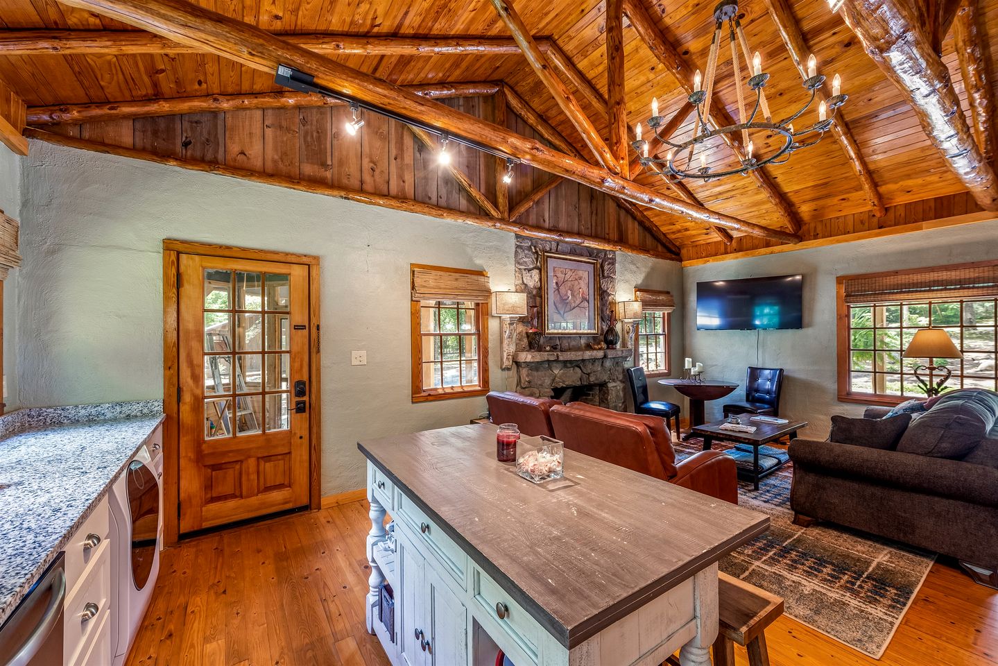 Ideal Designed Cottage with Hot-Tub and Private Garden in Mentone, Alabama