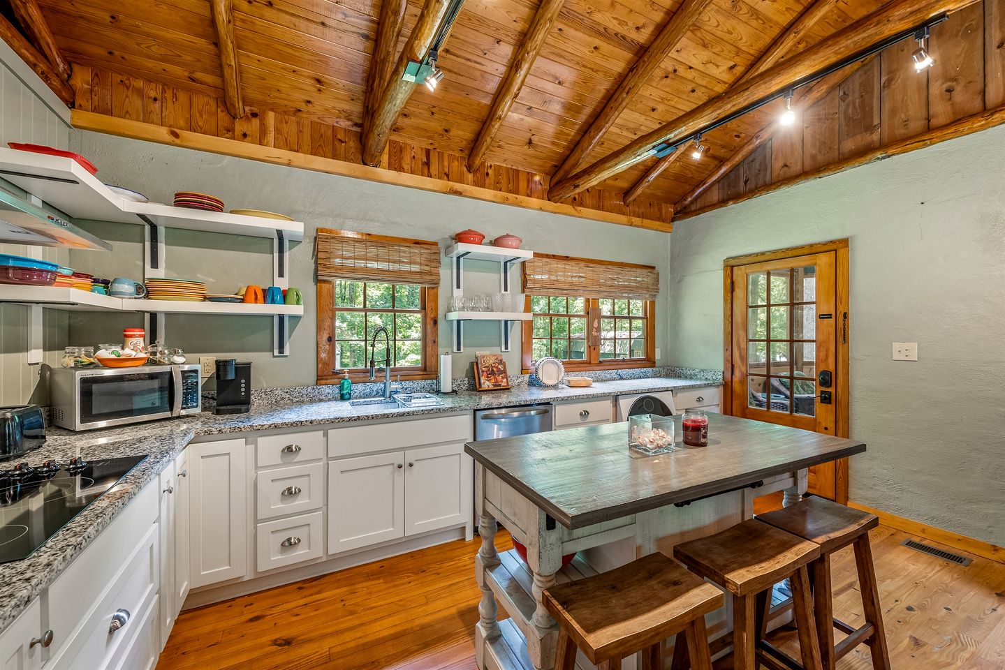Ideal Designed Cottage with Hot-Tub and Private Garden in Mentone, Alabama