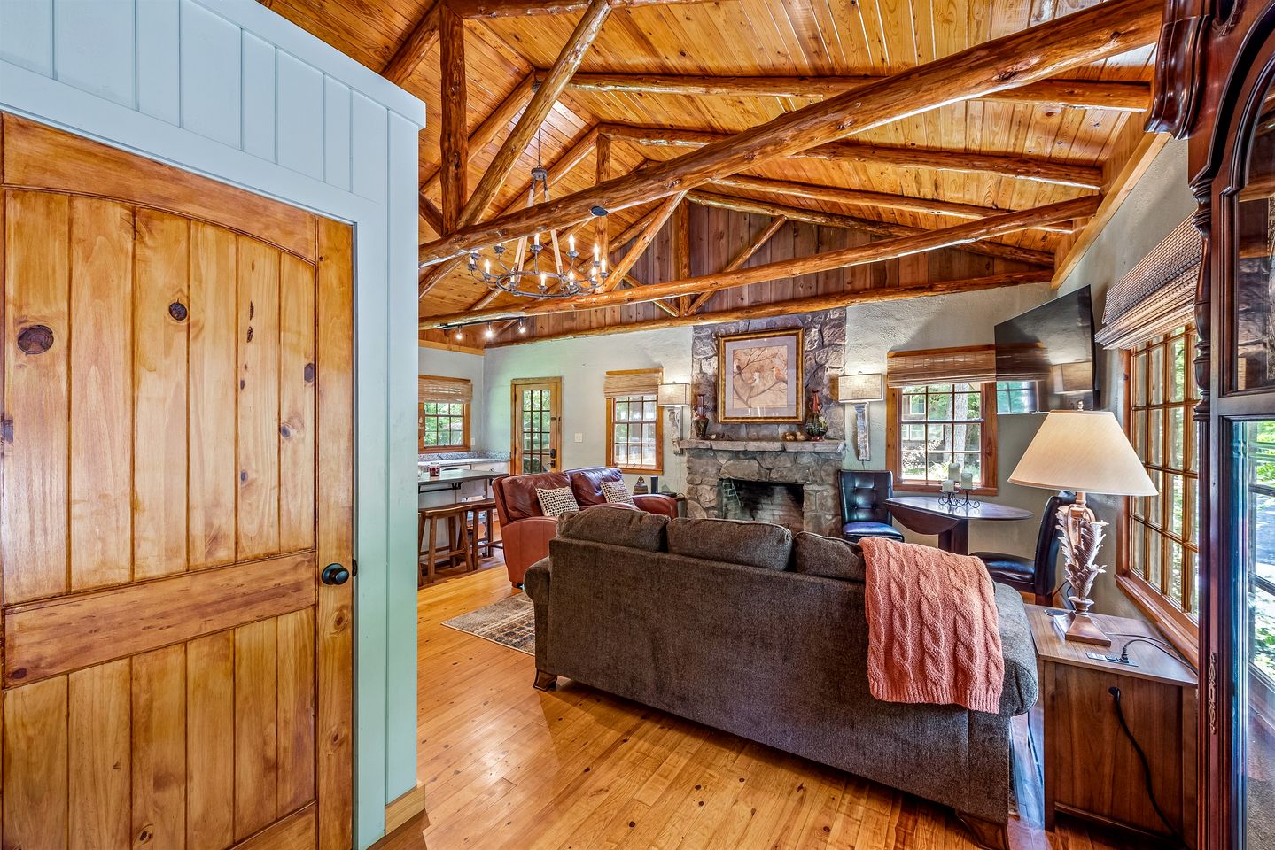 Ideal Designed Cottage with Hot-Tub and Private Garden in Mentone, Alabama