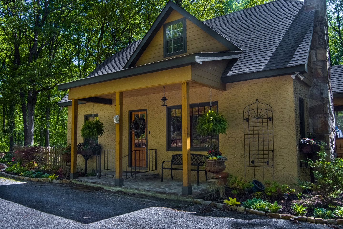 Ideal Designed Cottage with Hot-Tub and Private Garden in Mentone, Alabama