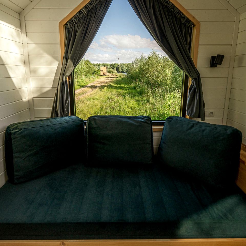 Ideal Lakeside Tiny House Perfect for Picnics and Disconnect in Mantes-la-Ville, France