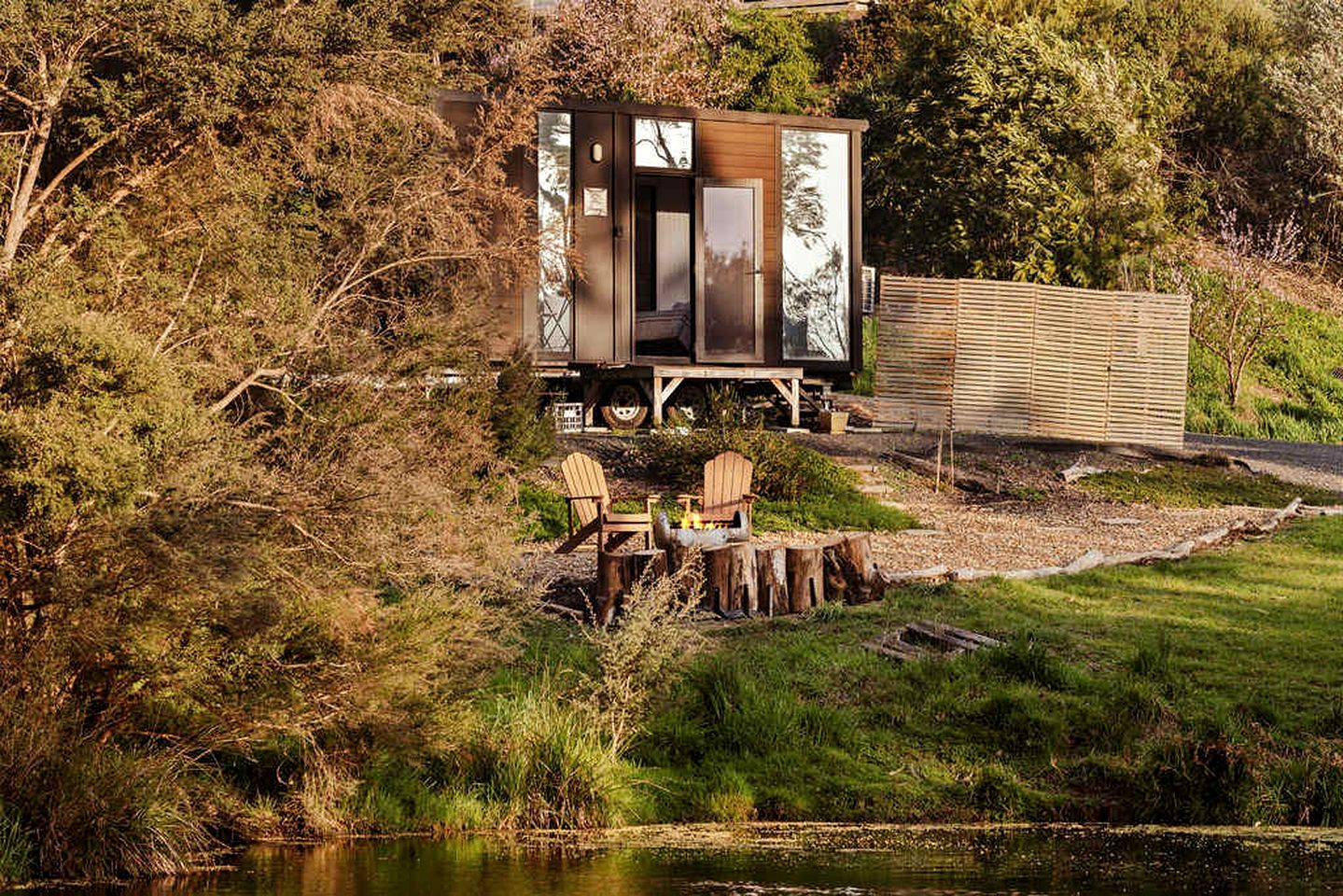 Ideal Tiny House with Abundant Wildlife and Breathtaking Sunset Views in Victoria, Australia