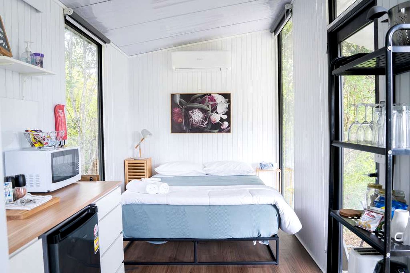 Ideal Tiny House Retreat Perfect for a Romantic Getaway in Queensland, Australia