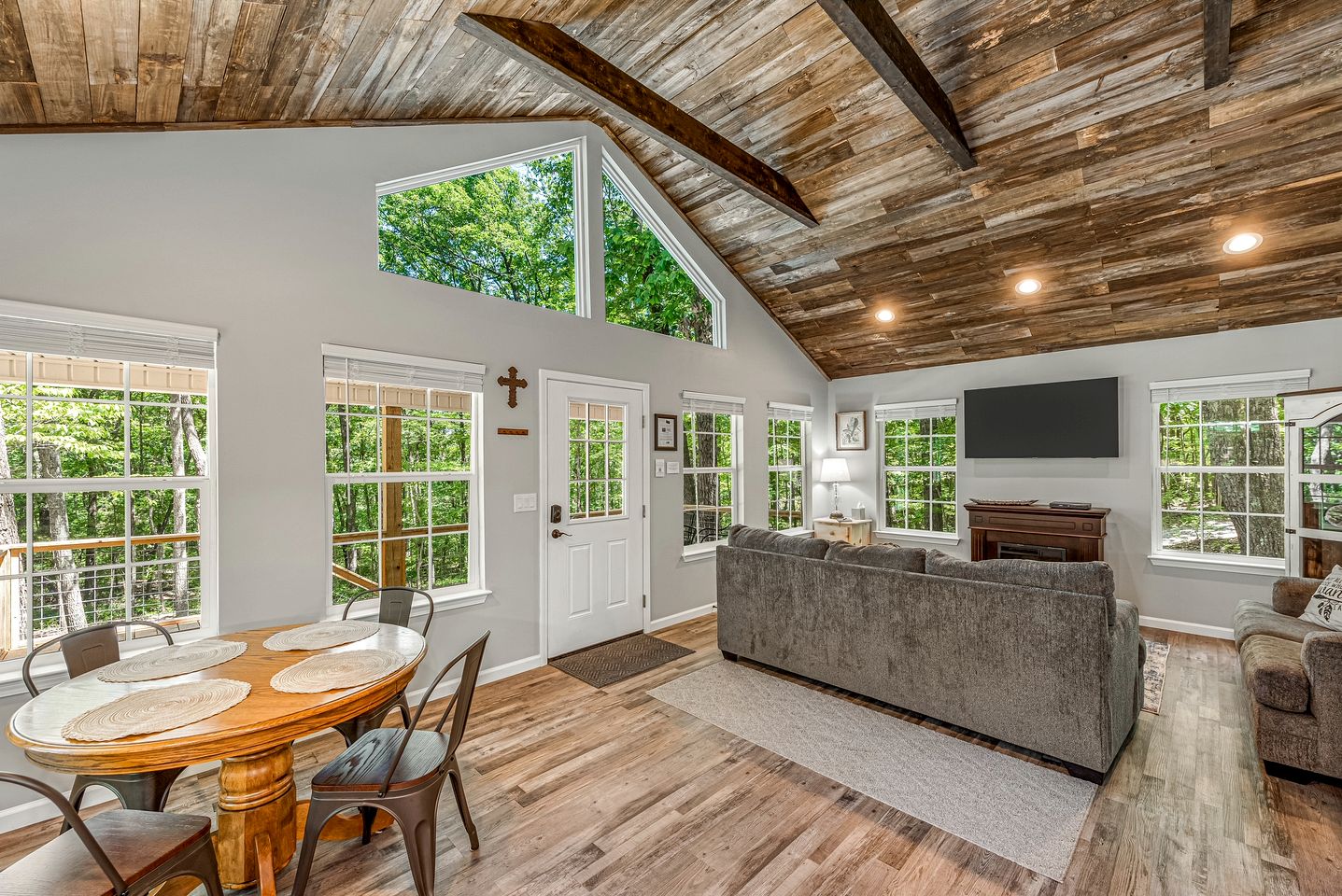 Idilic Cozy Rustic Cabin in Fort Payne, Alabama