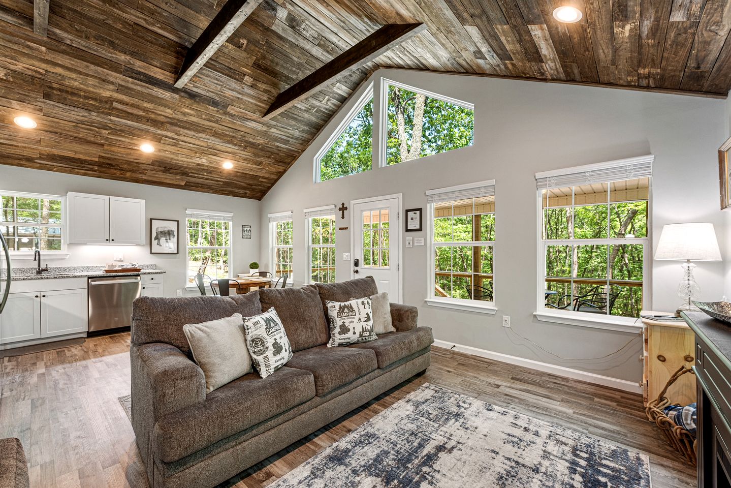 Idilic Cozy Rustic Cabin in Fort Payne, Alabama